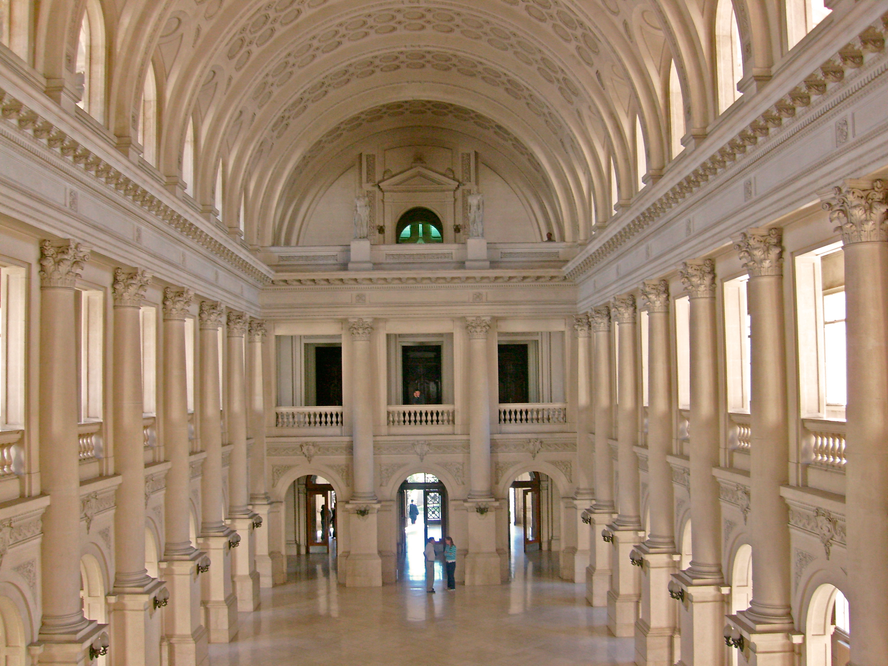 Salón de los Pasos Perdidos del Palacio de Justicia de Córdoba.